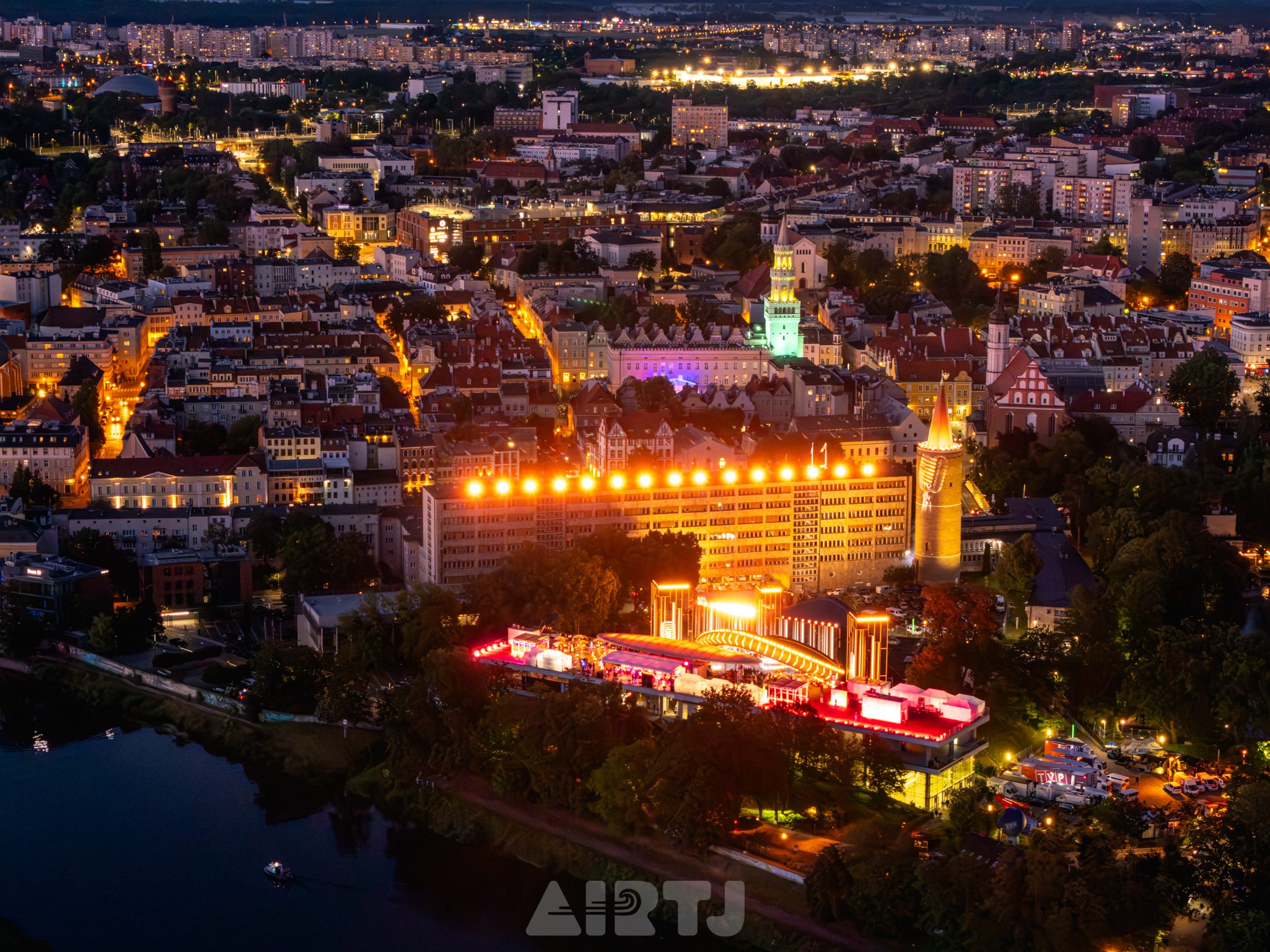 Opole podczas festiwalu 2026 — światła miasta w ujęciu lotniczym