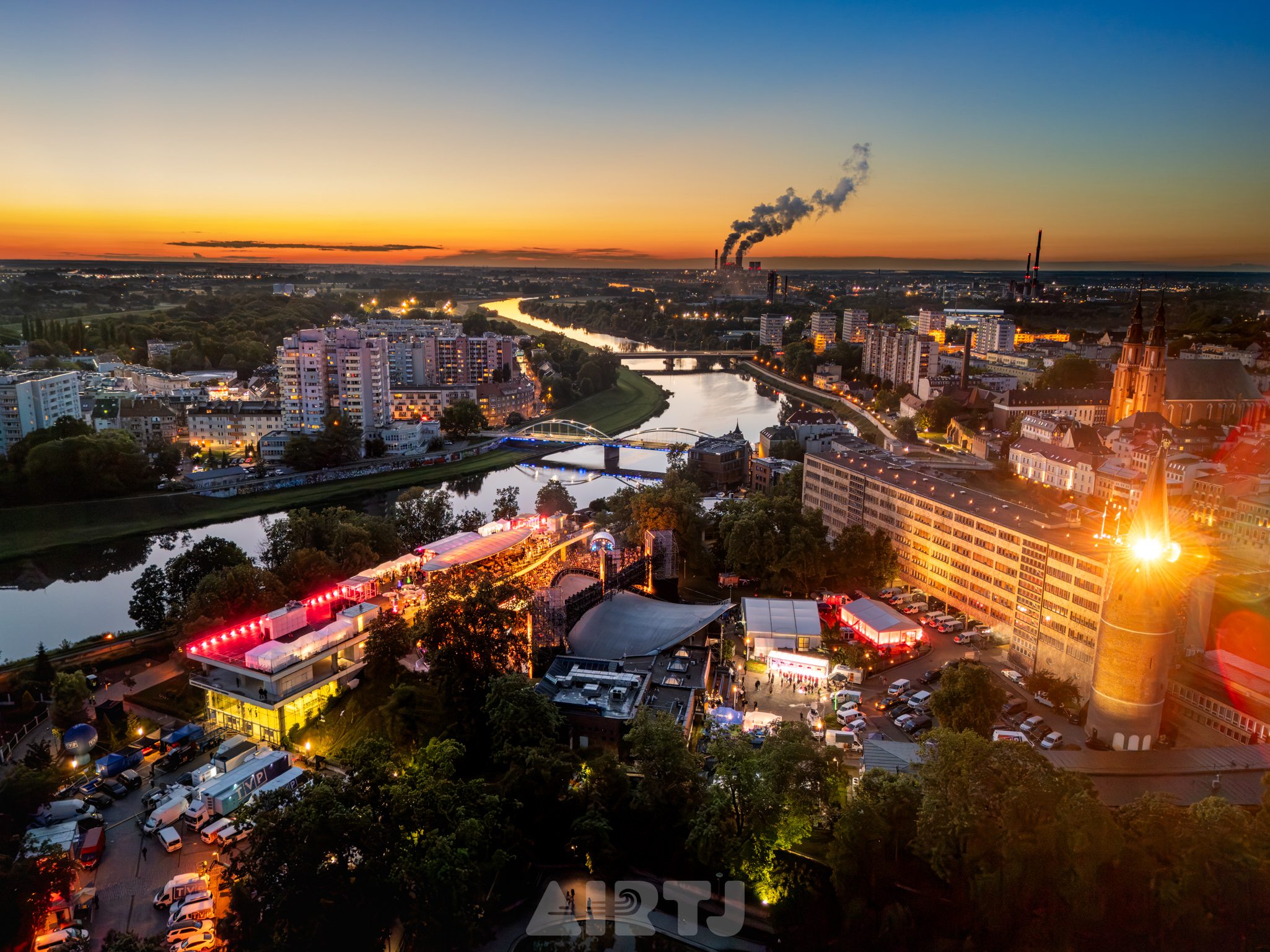 Festiwal w Opolu 2026 — widok z drona na amfiteatr i centrum miasta